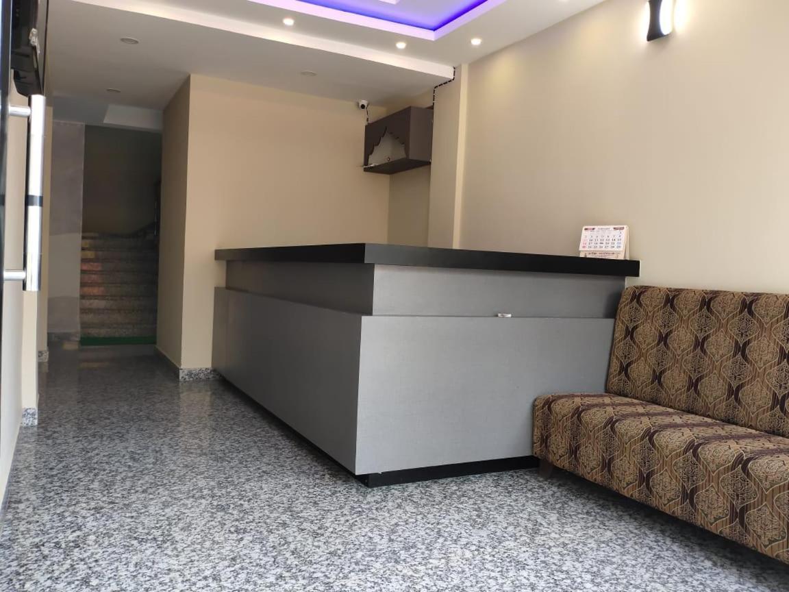 Goroomgo Hotel Uk Palace Puri Exterior photo