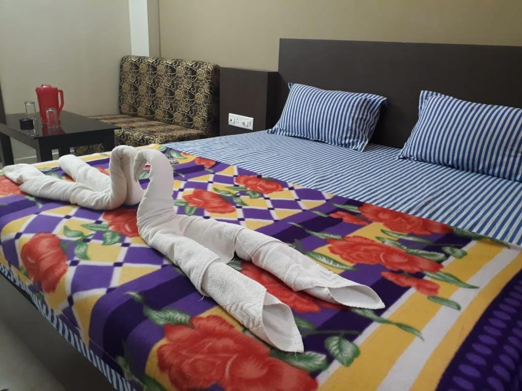 Goroomgo Hotel Uk Palace Puri Exterior photo
